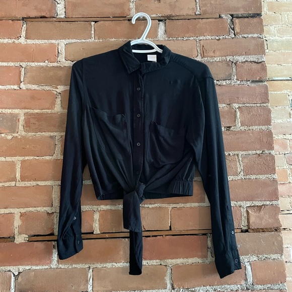 Black Cropped Button Up - Picture 3 of 4